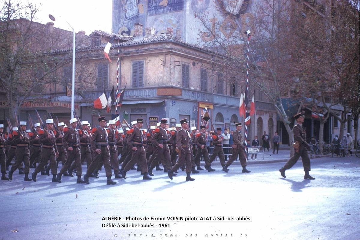 VF-095 Defile a Sidi-Bel-Abbes en 1961 .jpg